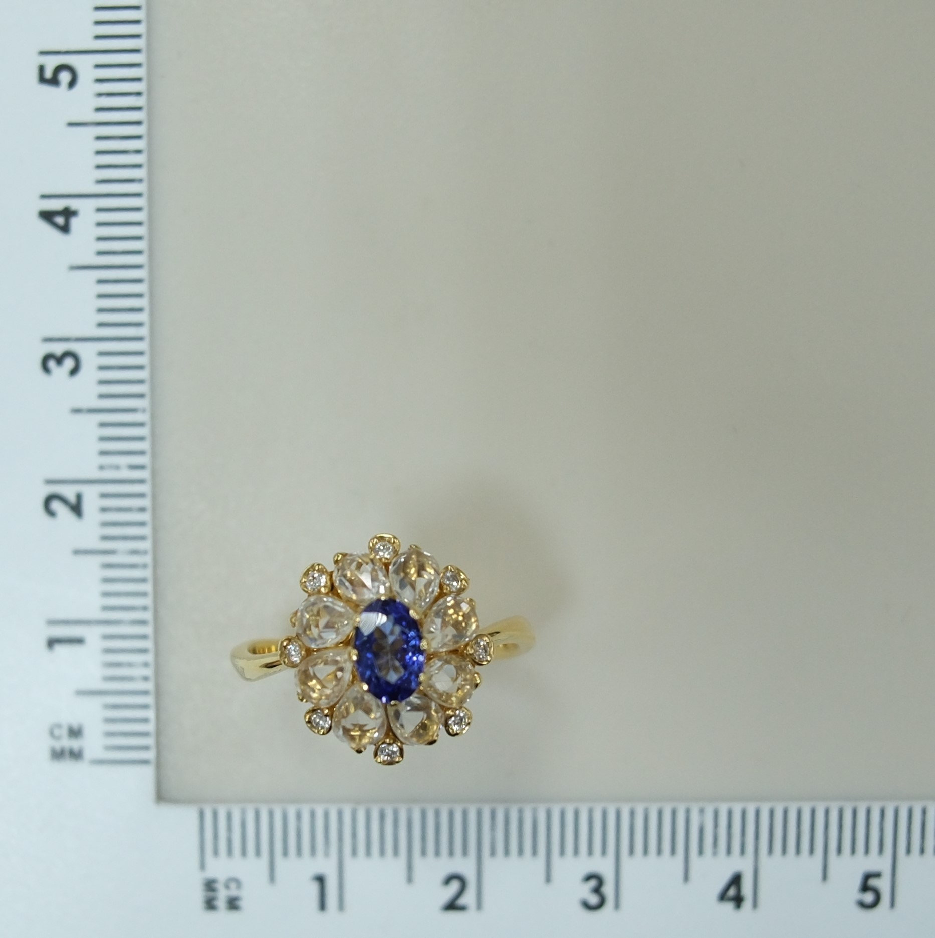 Кольцо из желтого золота с танзанитом